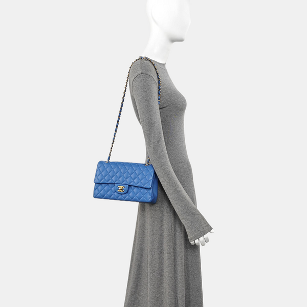 CLASSIC FLAP Medium Quilted Lambskin Blue