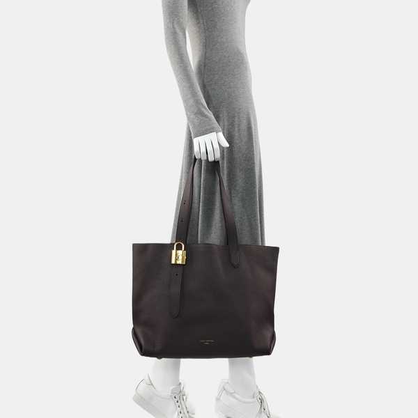 LOW KEY CABAS MM Calfskin Purple