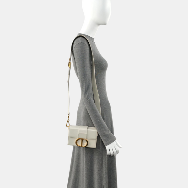 Authenticated pre-owned  30 Montaigne Calfskin White - Shoulder Bag at Looply