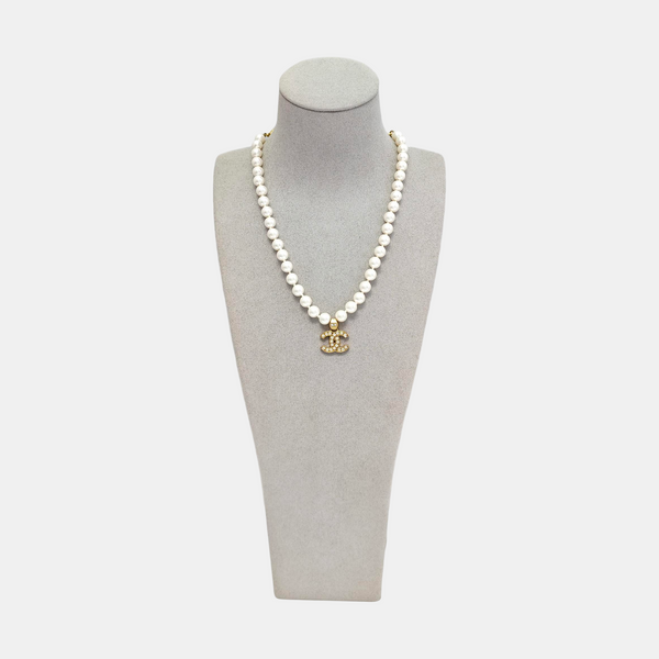 Faux Pearl White Necklace