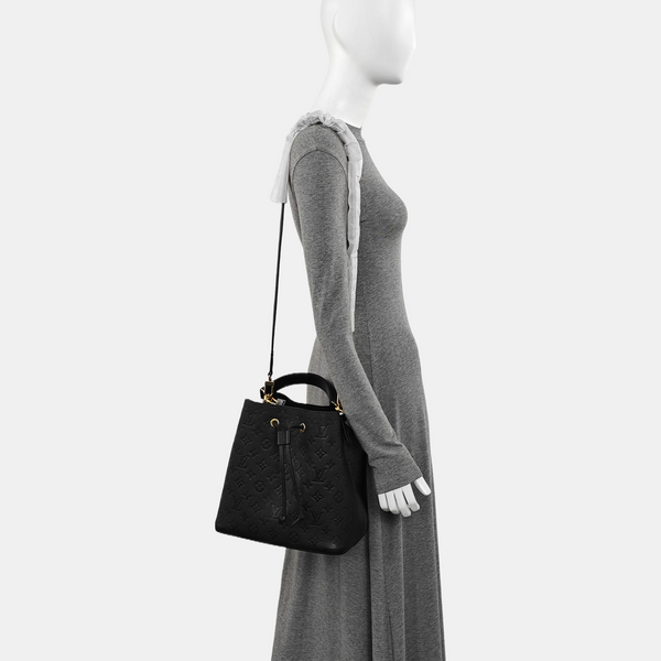 NÉONOÉ MM Calfskin Black