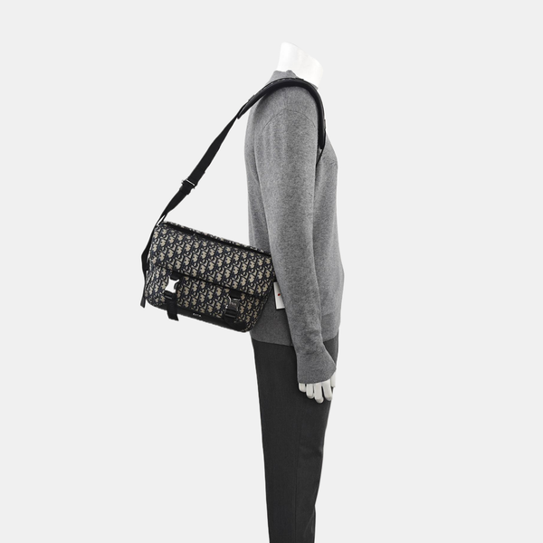 Explorer Oblique Canvas Black