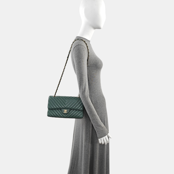 CLASSIC FLAP Small Chevron Calfskin Green
