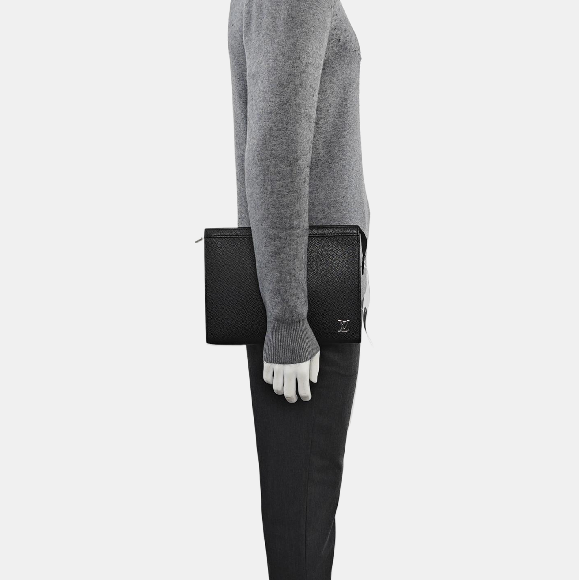 Pochette Voyag MM Calfskin Black