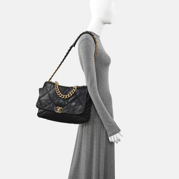 CHANEL 19 Maxi Quilted Lambskin Black