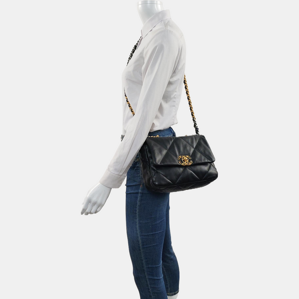 CHANEL 19 Small Quilted Lambskin Black