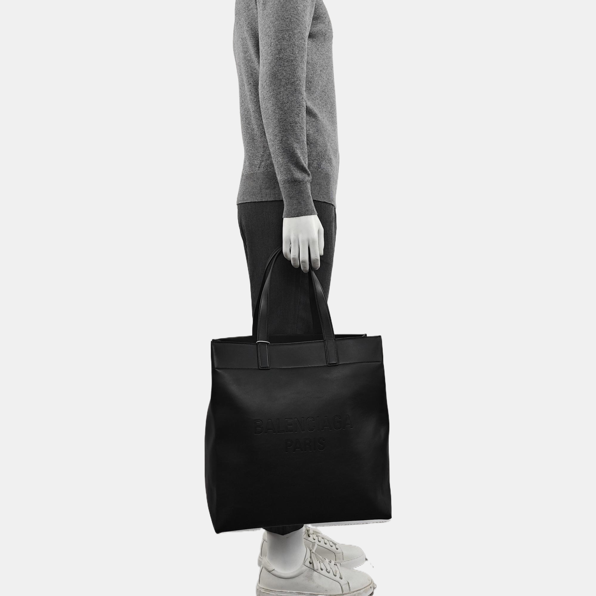 DUTY FREE North-South Calfskin Black