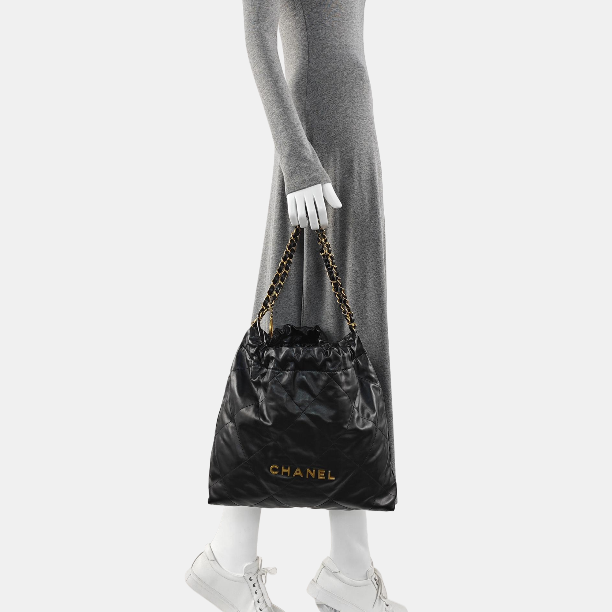 CHANEL 22 Medium Quilted Calfskin Black