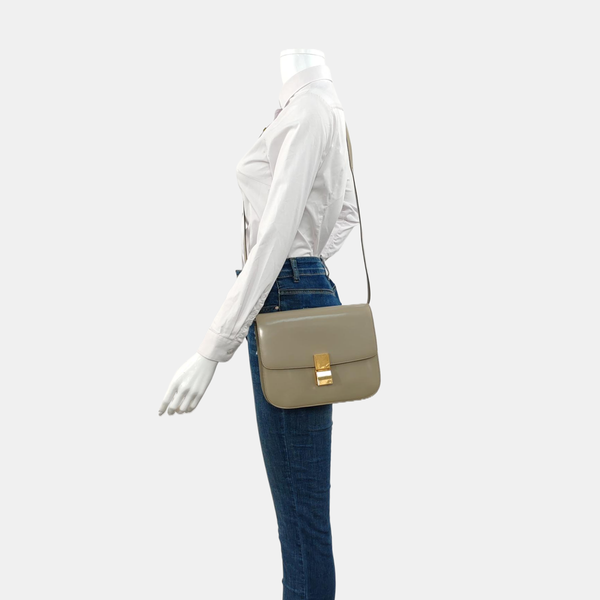 Authenticated pre-owned  CLASSIC BOX Medium Calfskin Beige - Shoulder Bag at Looply