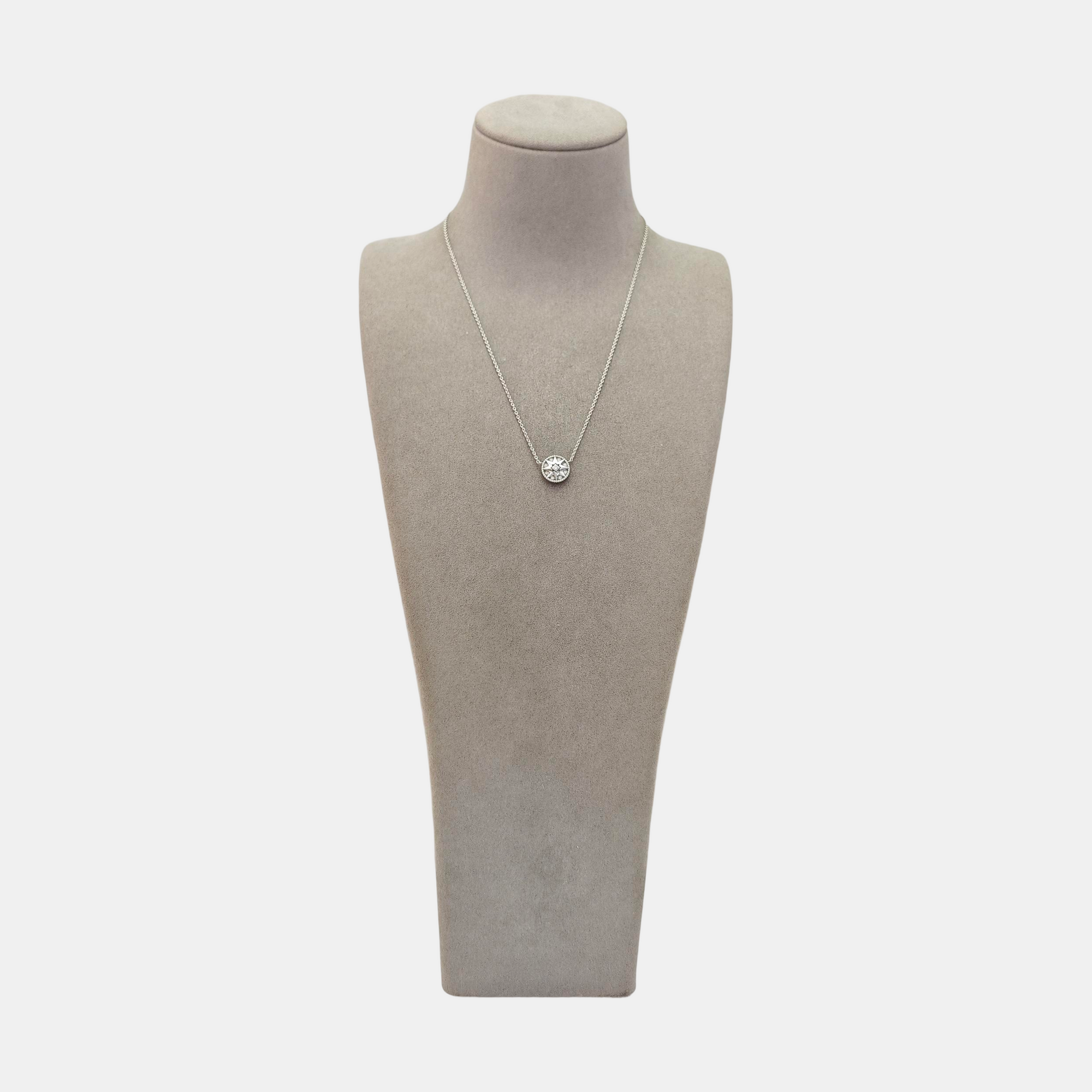 Rose Des Vents 18k White Gold Silver Necklace