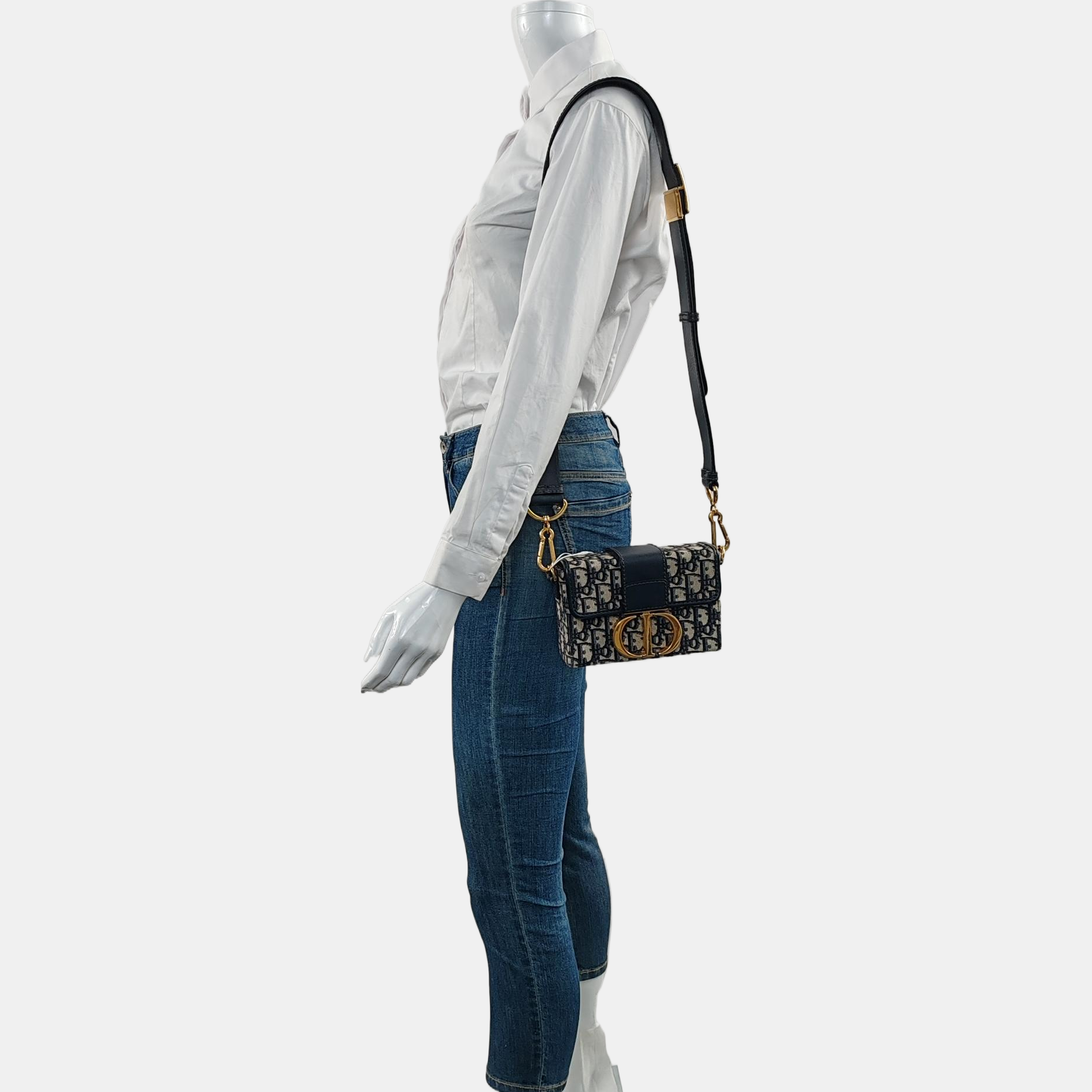 Authenticated pre-owned  30 Montaigne Oblique Canvas Blue - Shoulder Bag at Looply