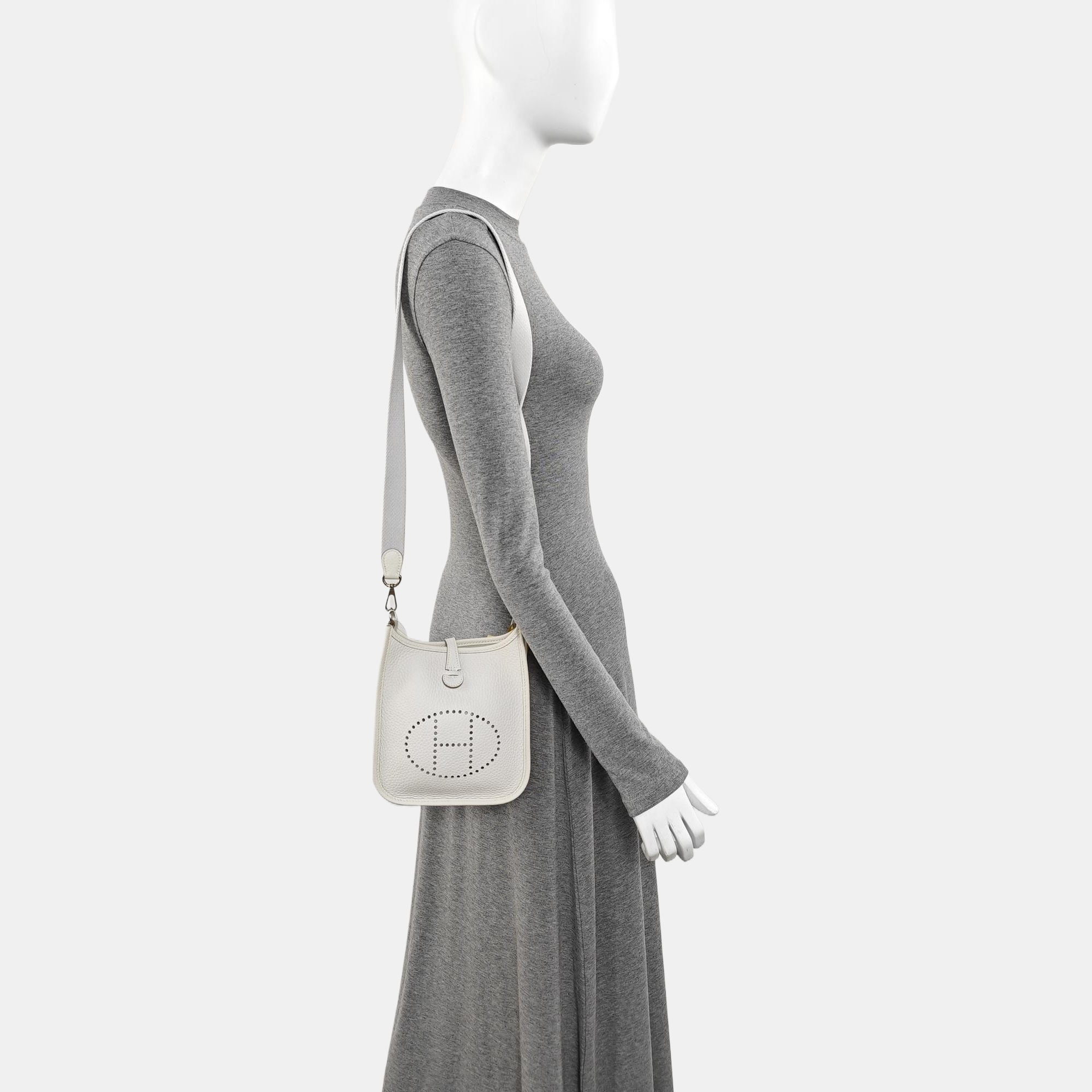 Evelyne 16 Clemence Gray