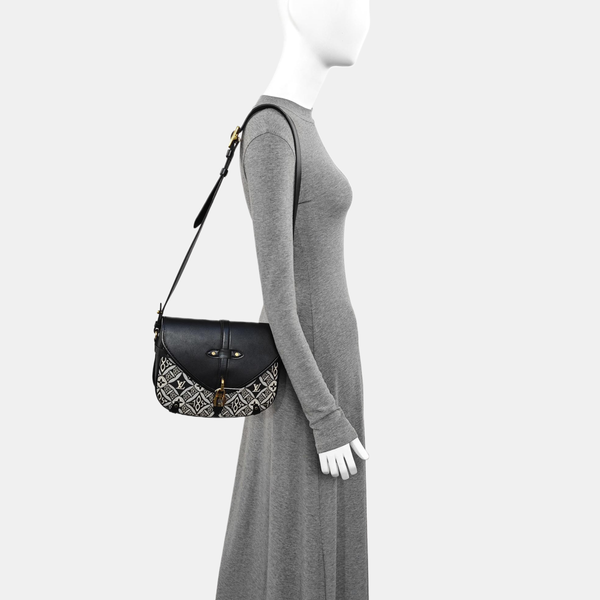 SAUMUR MM Calfskin Black