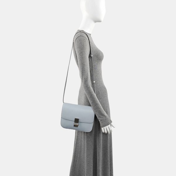 CLASSIC BOX Medium Calfskin Blue