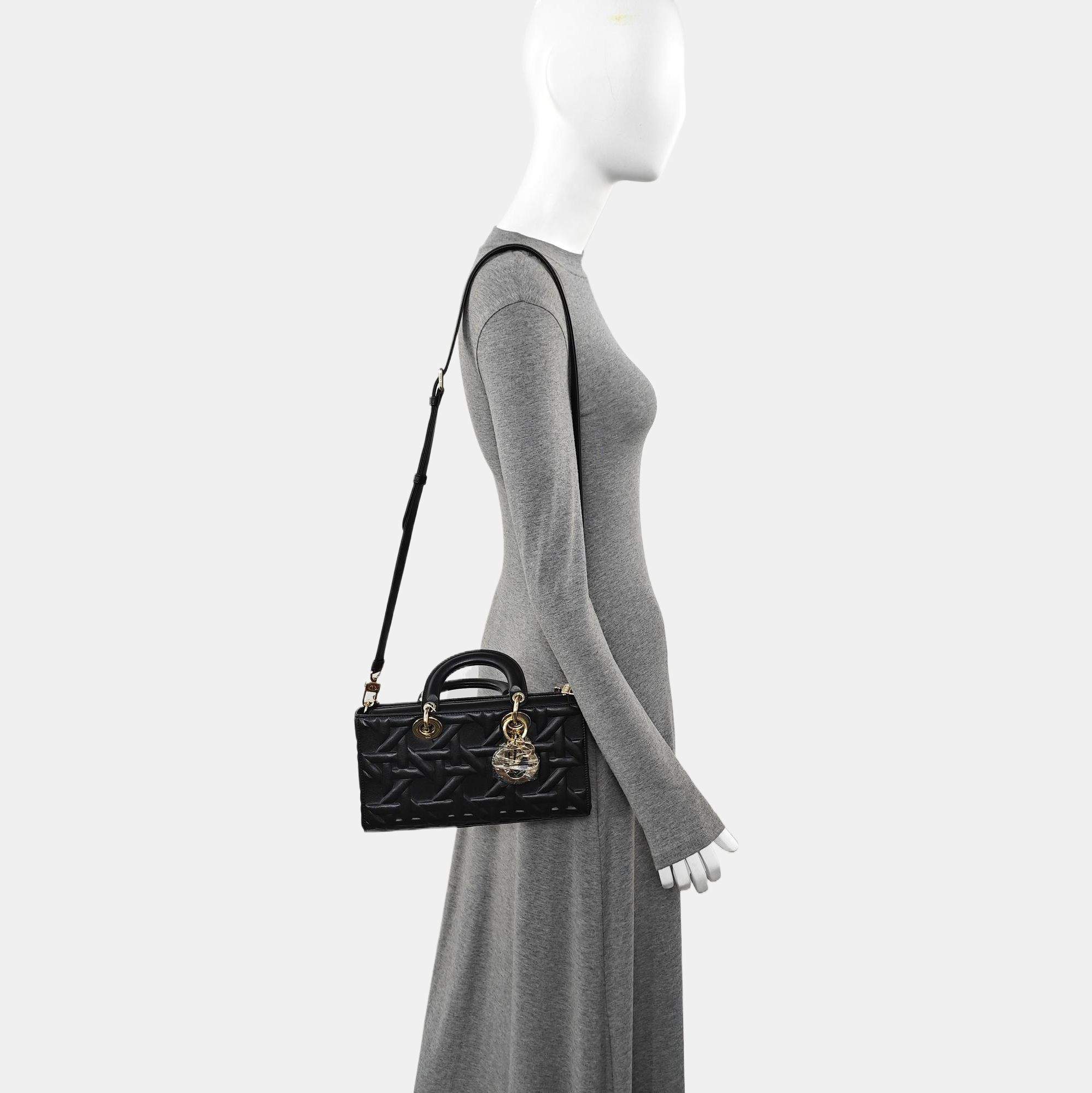 Lady D-Joy Medium Calfskin Black