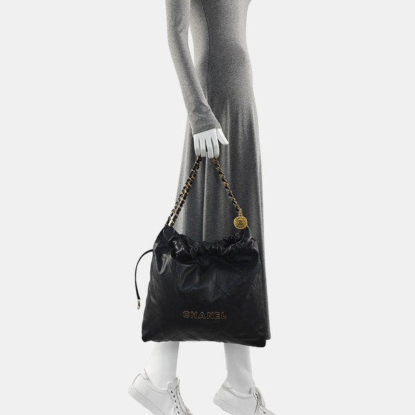 CHANEL 22 Medium Quilted Grained Calfskin Black