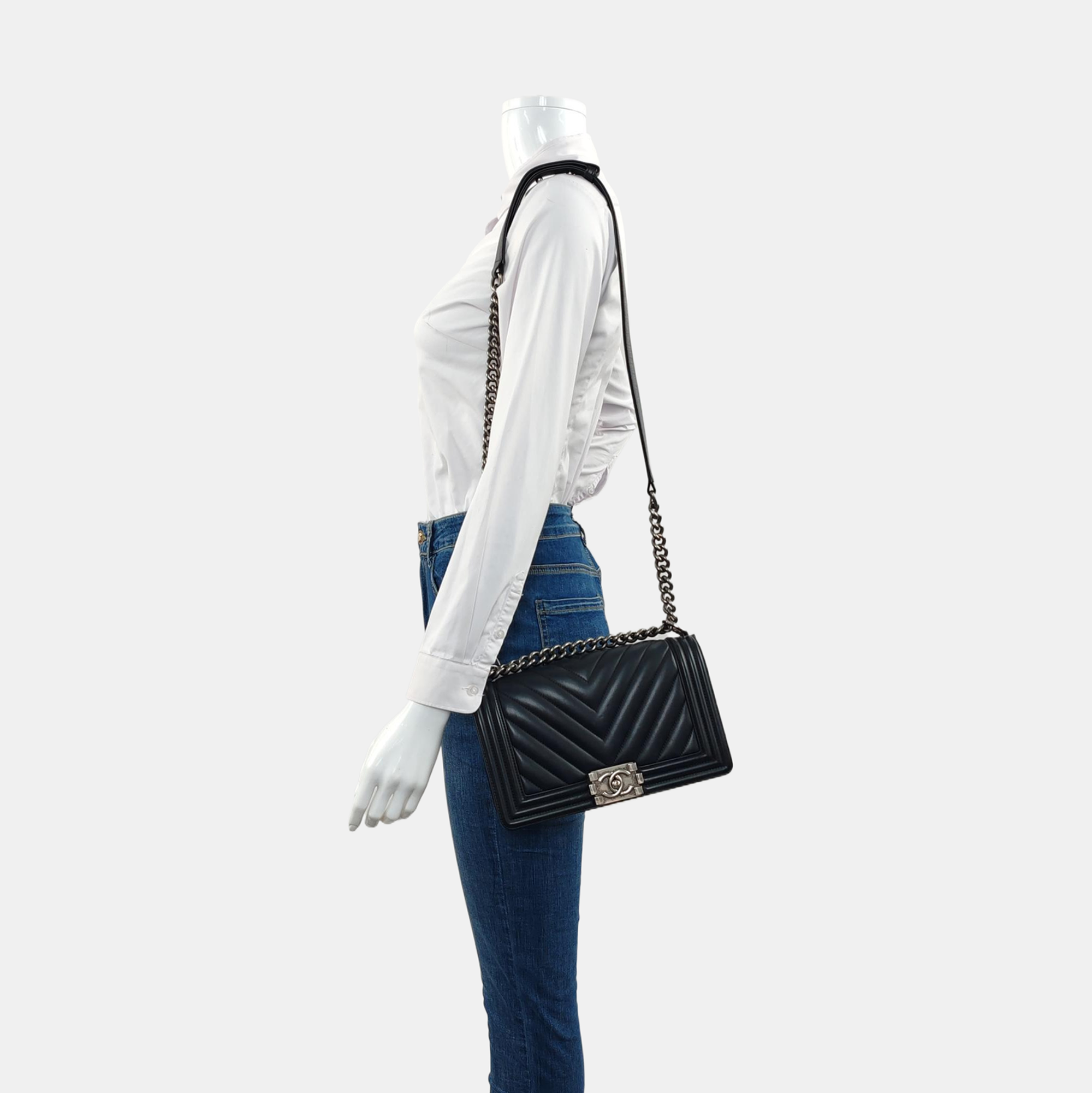 Authenticated pre-owned  BOY CHANEL Medium Chevron Calfskin Black - Shoulder Bag at Looply