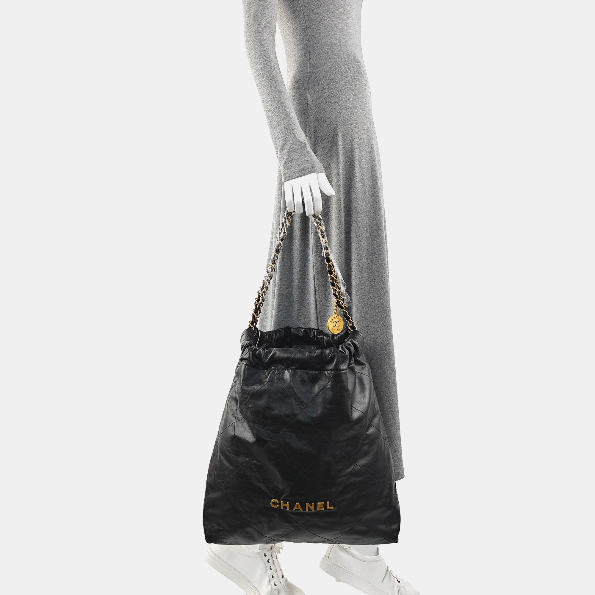 CHANEL 22 Large Quilted Calfskin Black