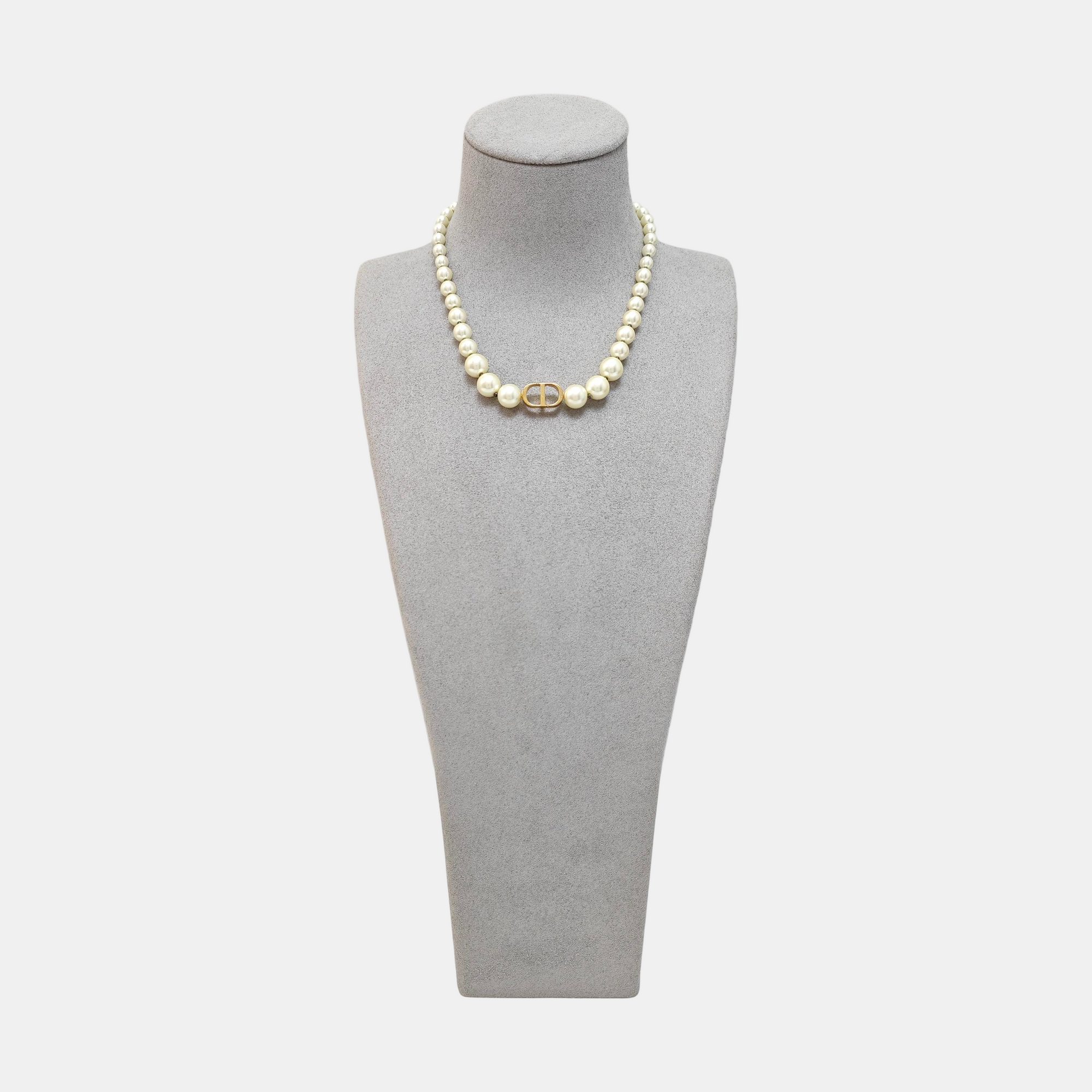 Faux Pearl White Necklace