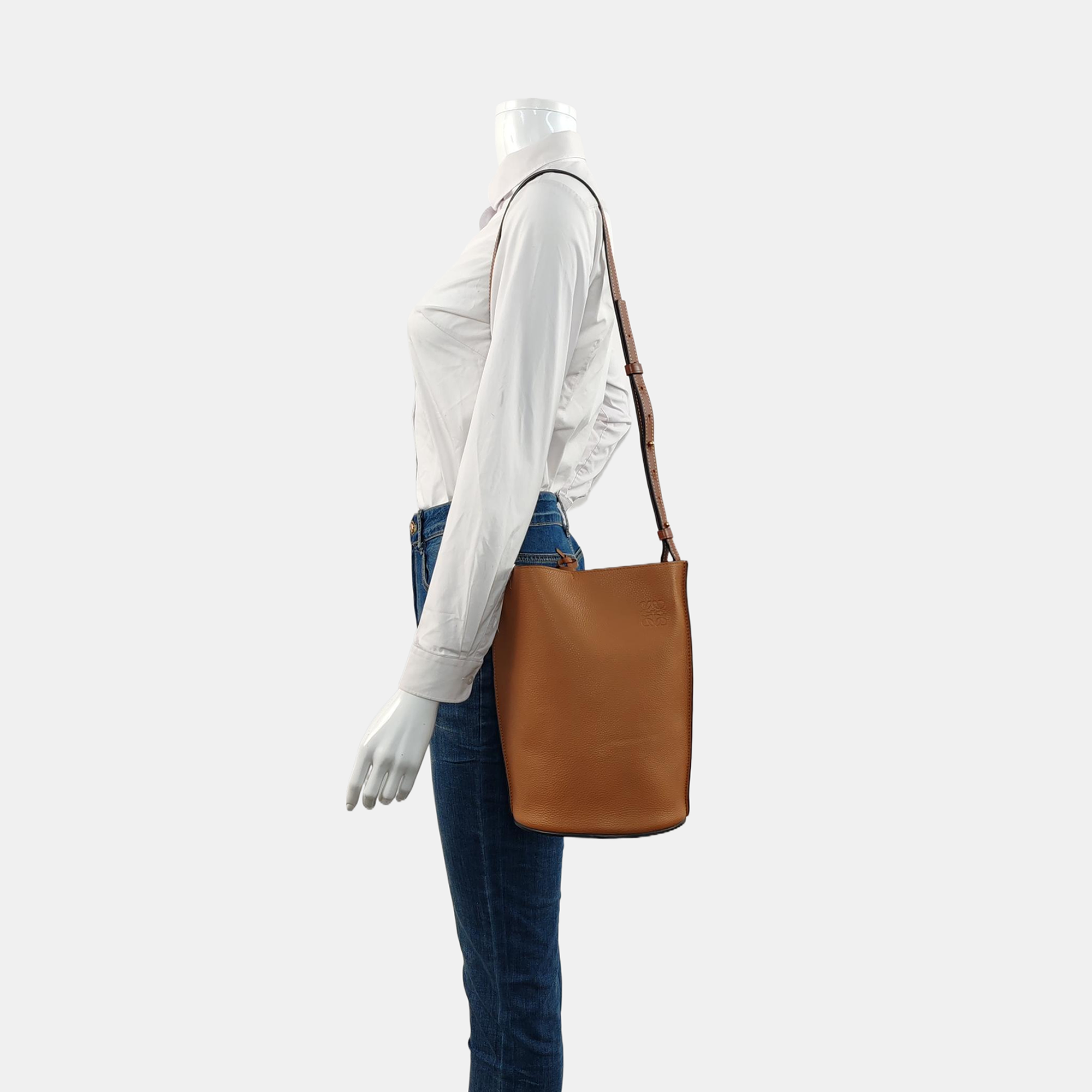 Authenticated pre-owned  Gate Calfskin Brown - Bucket Bag at Looply