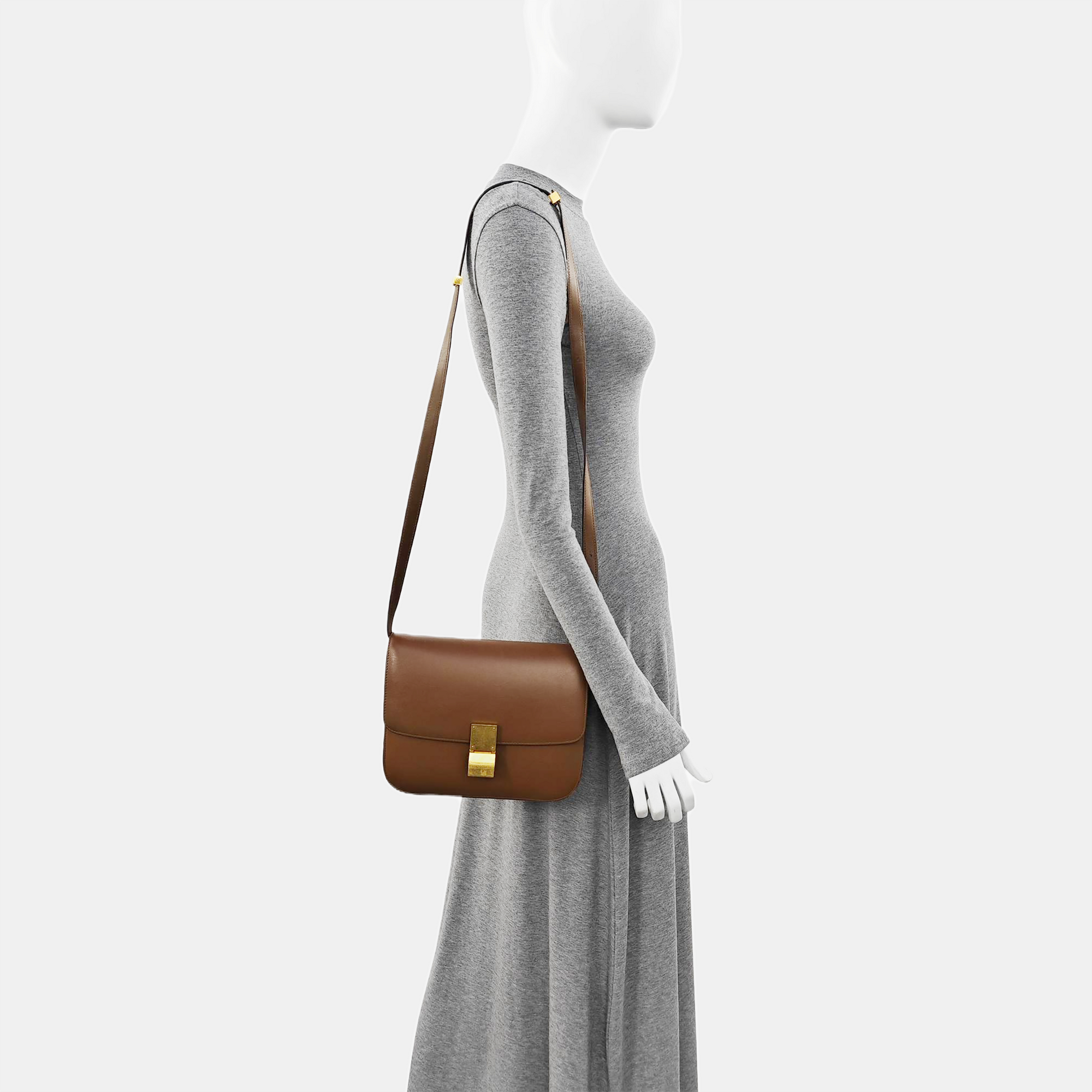 CLASSIC BOX Medium Calfskin Brown