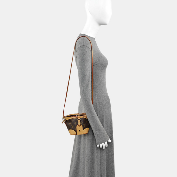 NOÉ Mini Monogram Lona Revestida Marrón