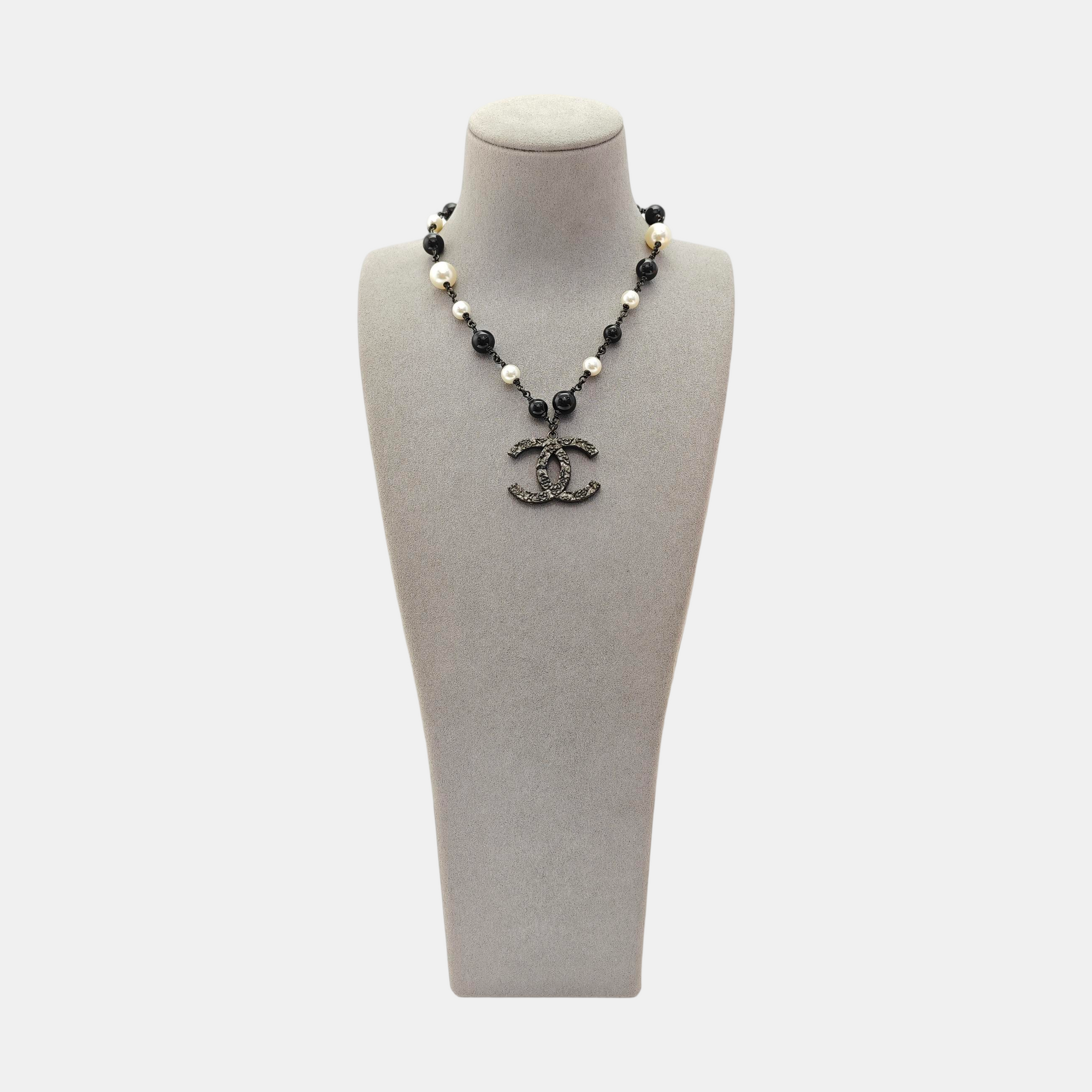 Metal Black Necklace