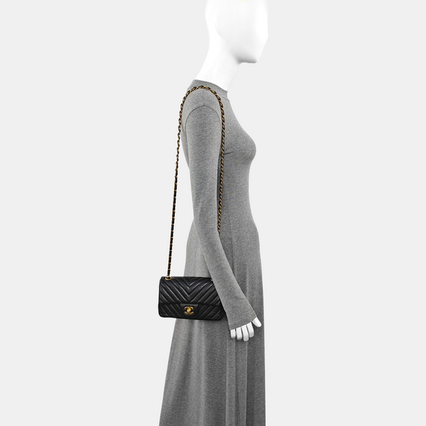 CLASSIC FLAP Mini Chevron Lambskin Black