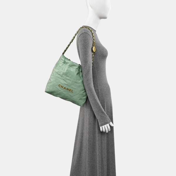 CHANEL 22 Small Quilted Calfskin Green
