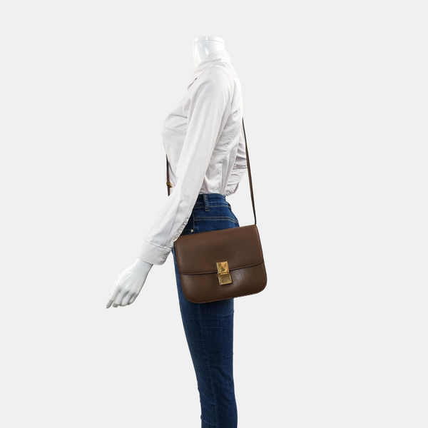 Authenticated pre-owned  CLASSIC BOX Medium Calfskin Brown - Shoulder Bag at Looply