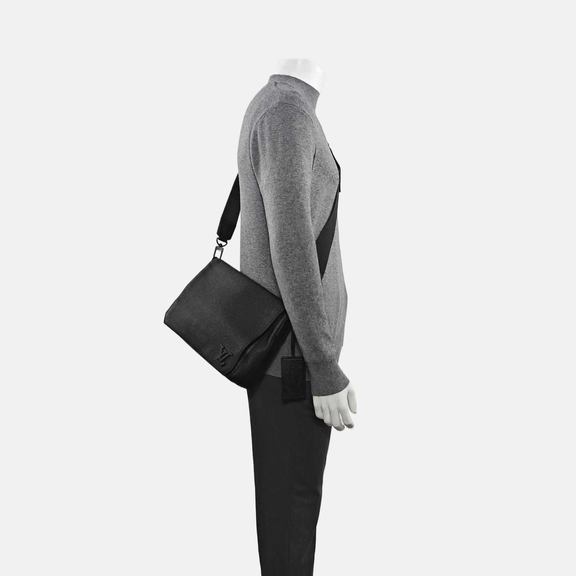AEROGRAM Calfskin Black