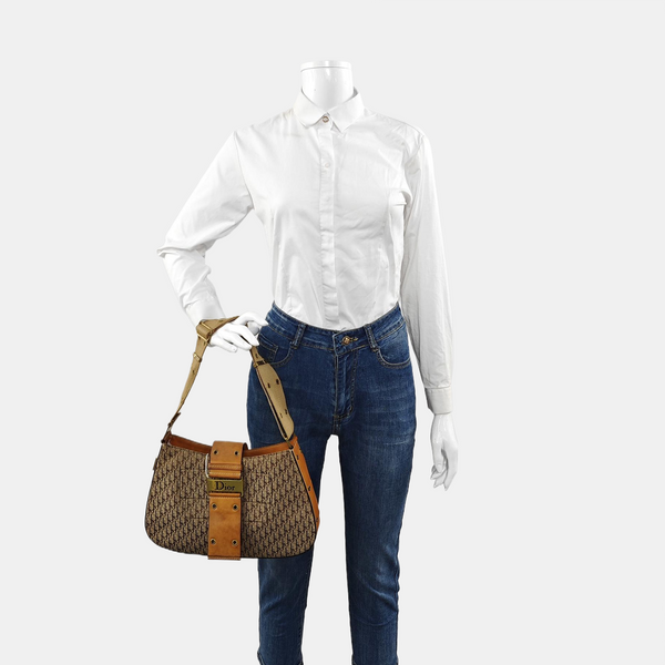 Street Chic Oblique Canvas Brown