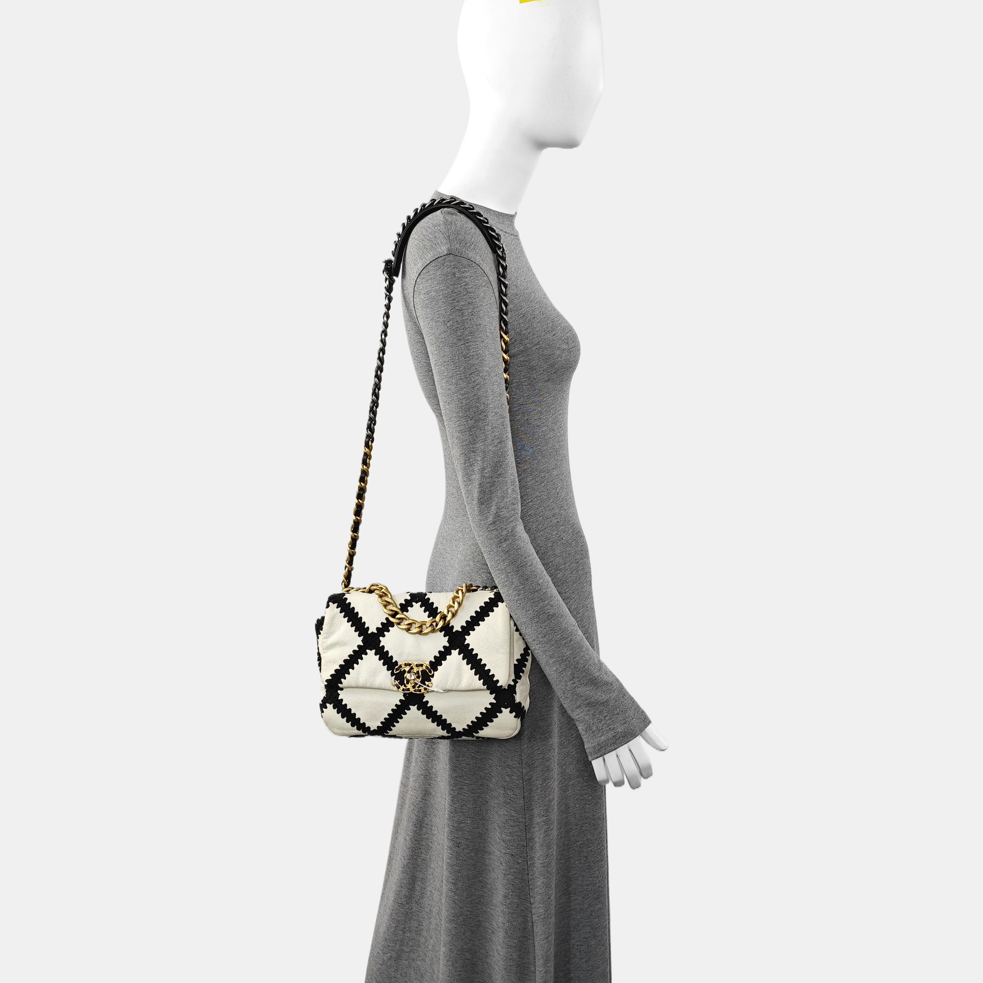 CHANEL 19 Pequeño Piel de Becerro Acolchado Multicolor