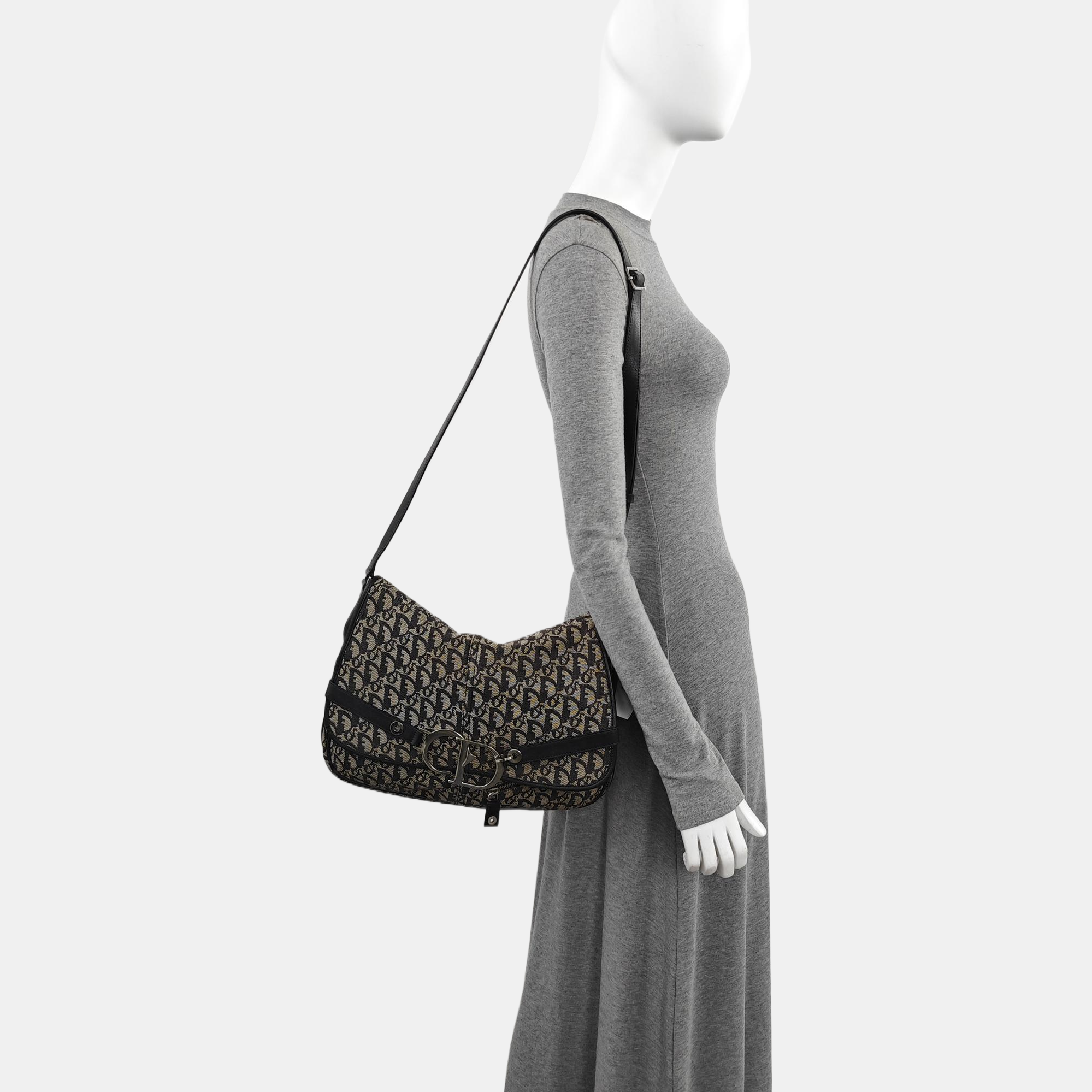 Oblique Canvas Shoulder Bag Black