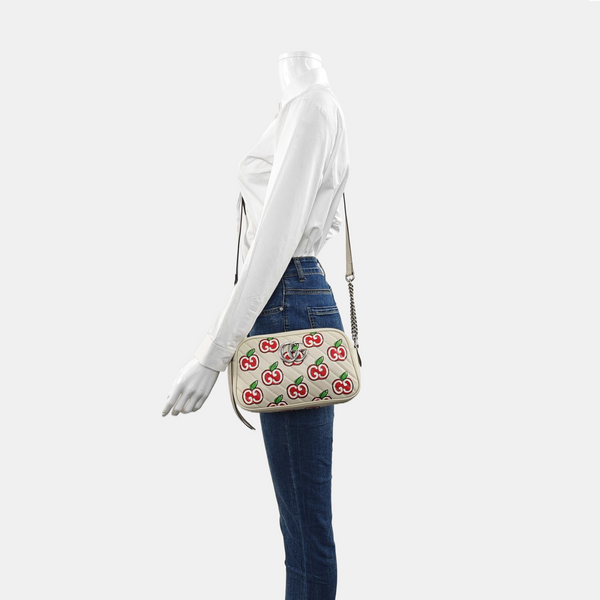 Authenticated pre-owned  GG Marmont Small Quilted Calfskin White - Shoulder Bag at Looply