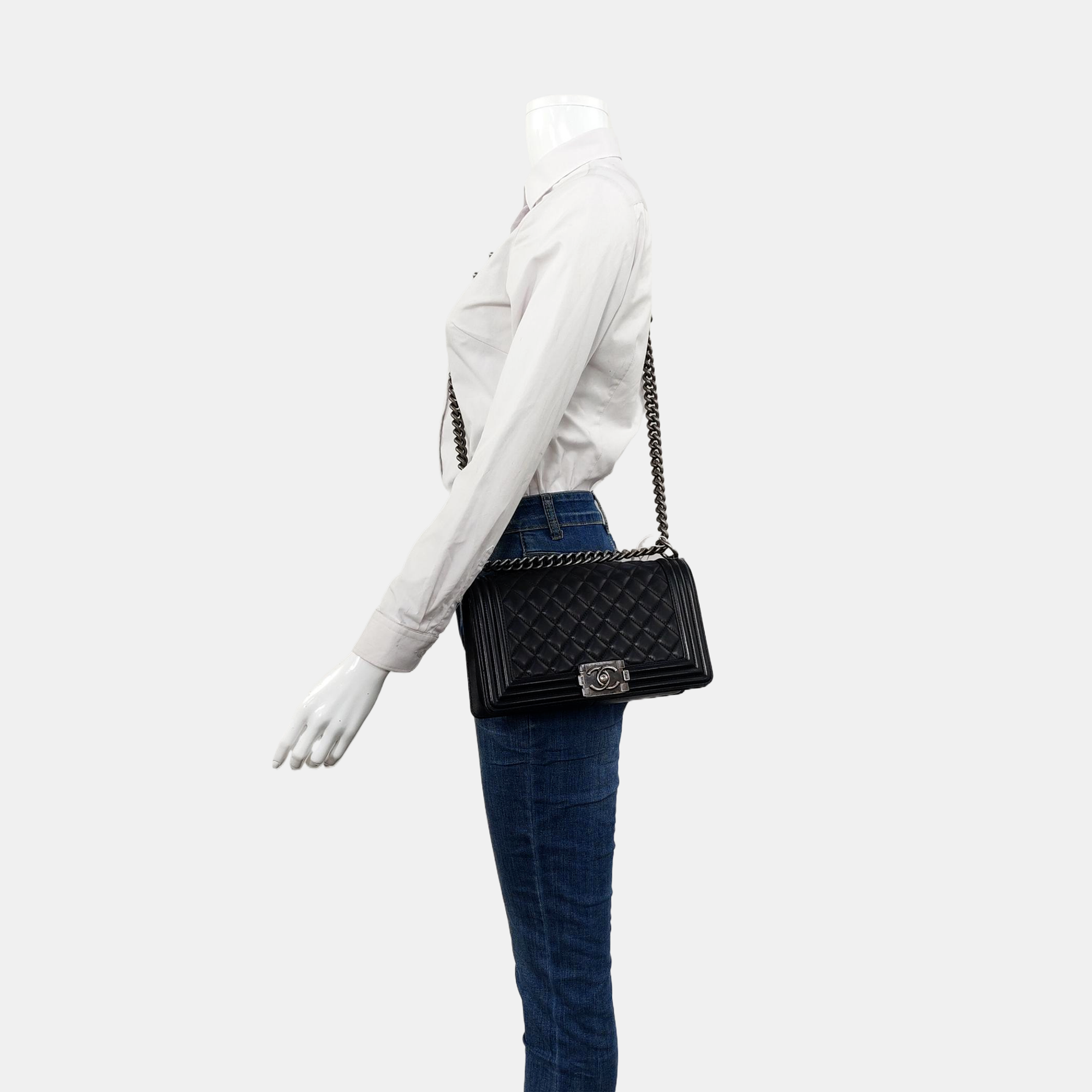 Authenticated pre-owned  BOY CHANEL Medium Quilted Lambskin Black - Shoulder Bag at Looply