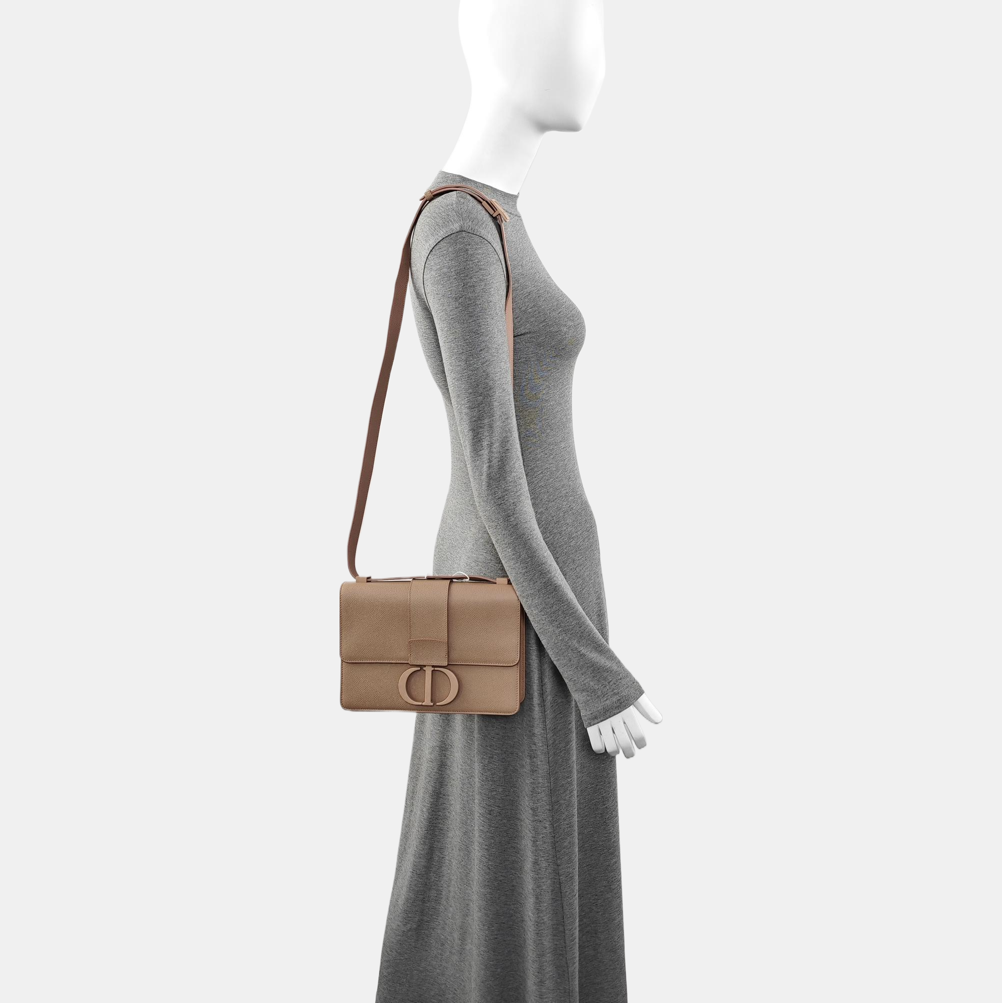 Authenticated pre-owned  30 Montaigne Calfskin Pink - Crossbody Bag at Looply