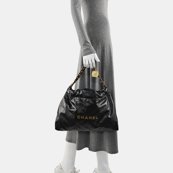 CHANEL 22 Medium Quilted Calfskin Black