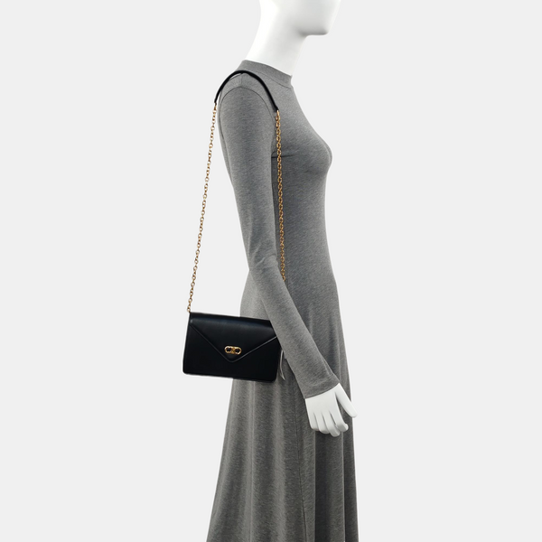 Authenticated pre-owned  TRIOMPHE Calfskin Black - Shoulder Bag at Looply