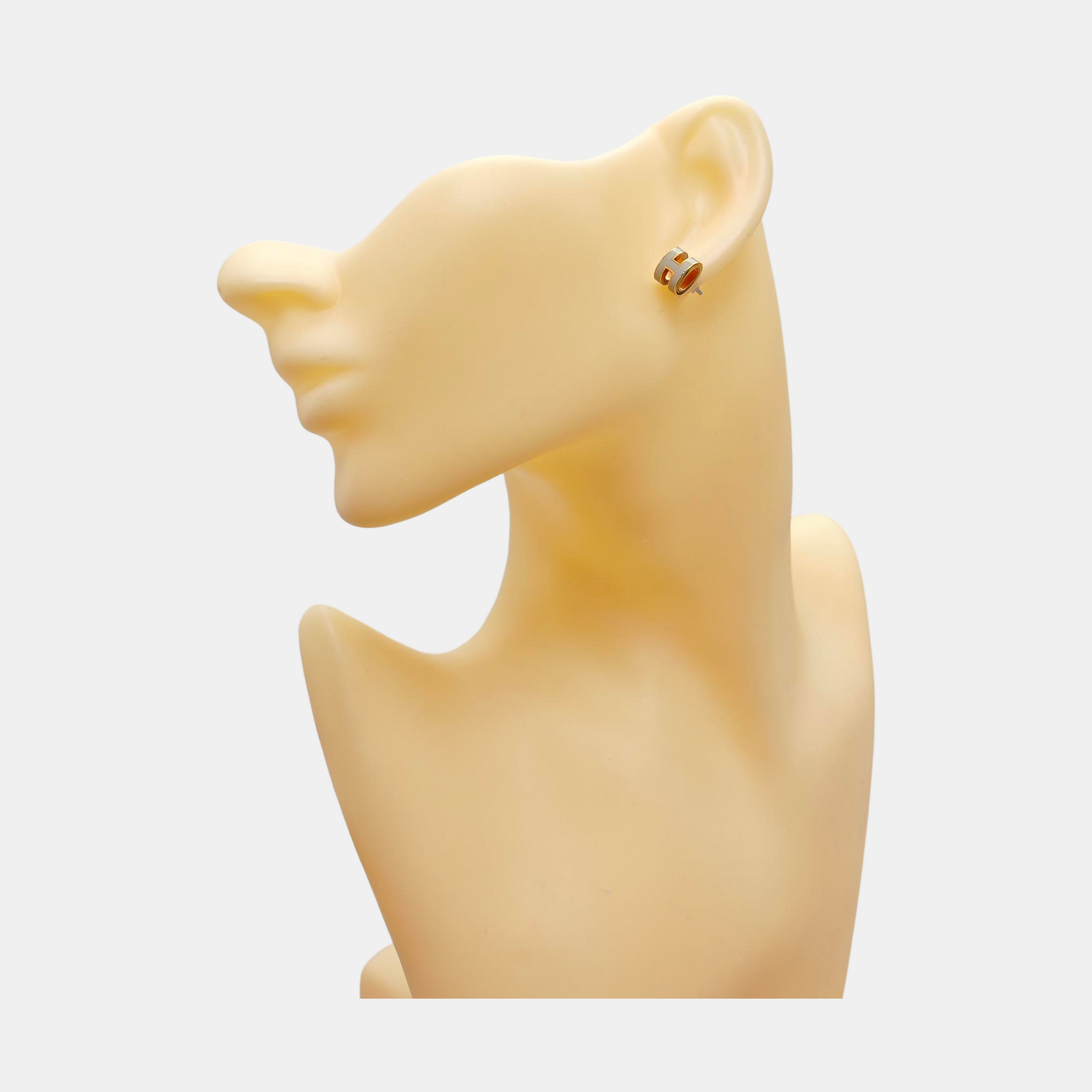 Pop H Metal Gray Stud Earrings