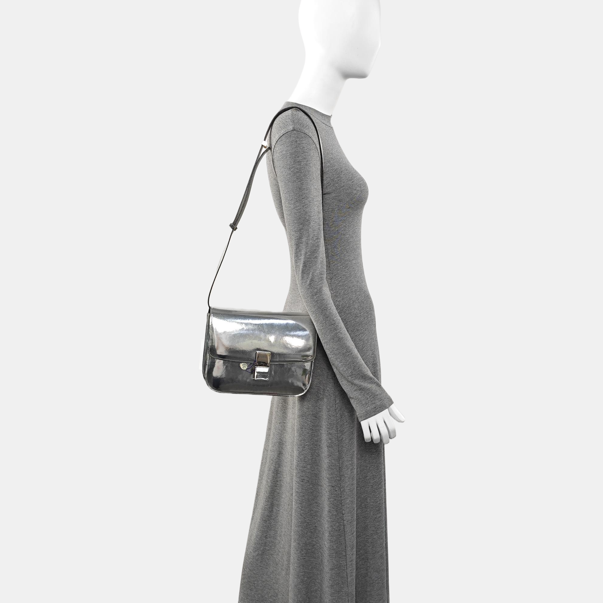 Authenticated pre-owned  CLASSIC BOX Medium Calfskin Silver - Shoulder Bag at Looply