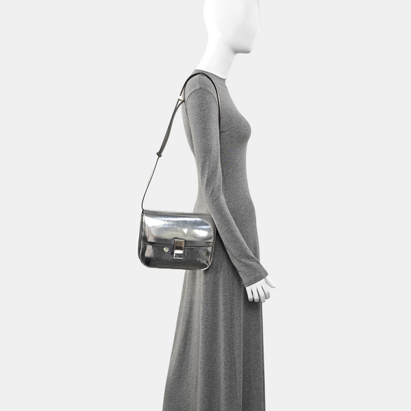 Authenticated pre-owned  CLASSIC BOX Medium Calfskin Silver - Shoulder Bag at Looply
