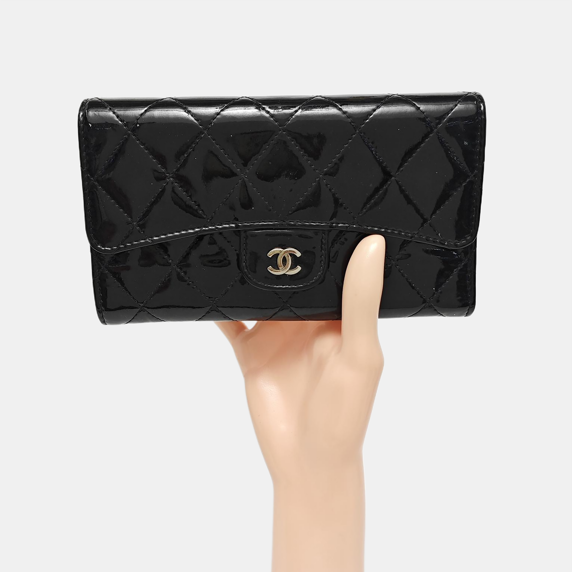 CLASSIC FLAP Mini Quilted Patent Leather Black Wallet