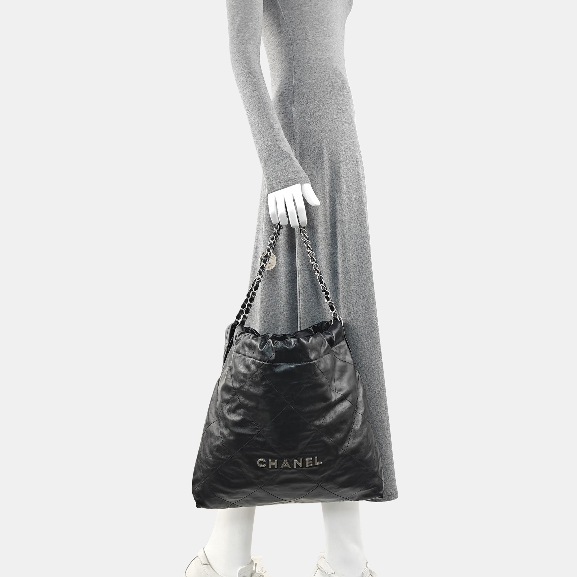 CHANEL 22 Medium Quilted Calfskin Black