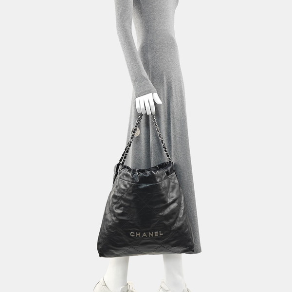CHANEL 22 Medium Quilted Calfskin Black