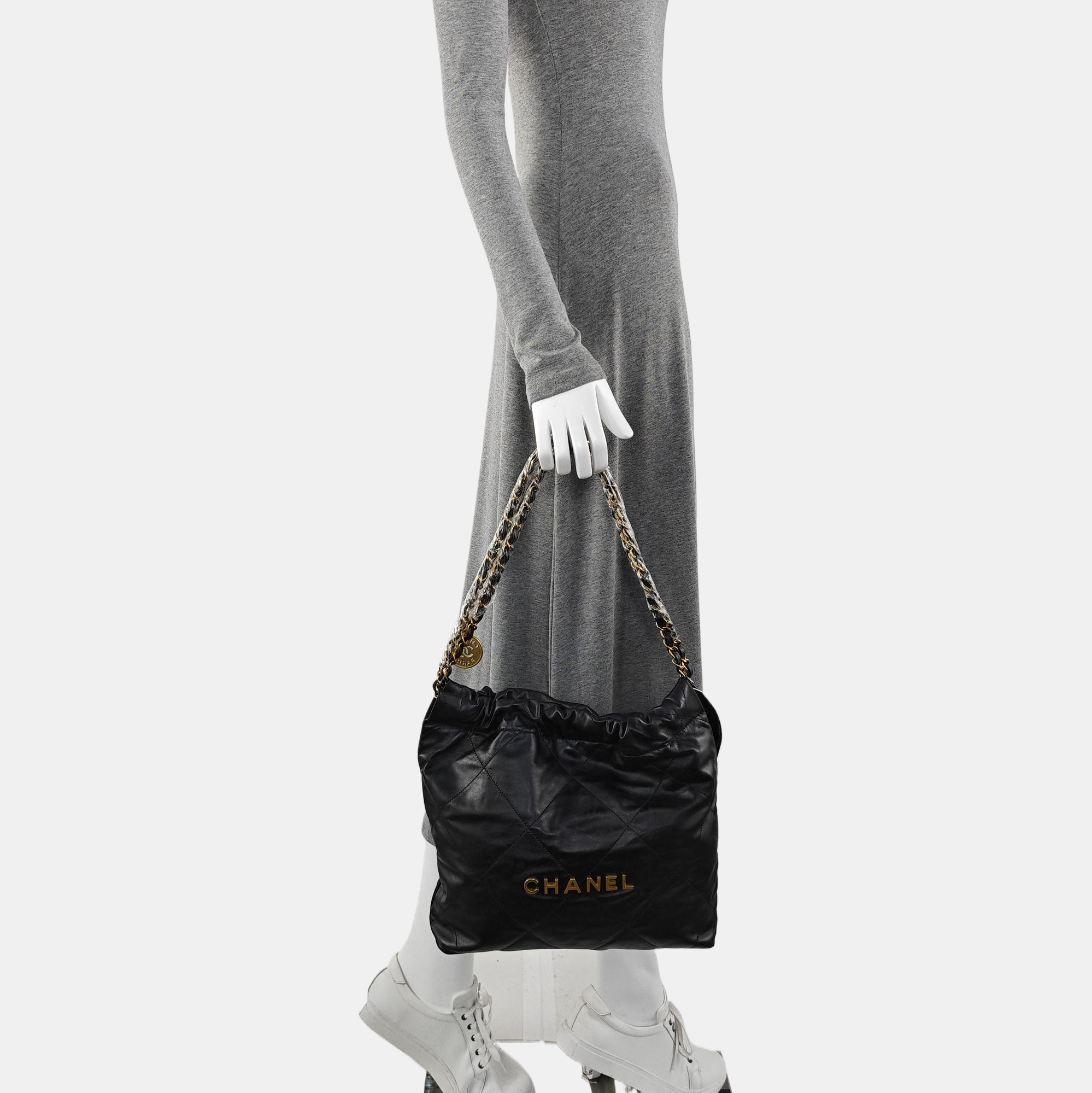 CHANEL 22 Small Quilted Calfskin Black