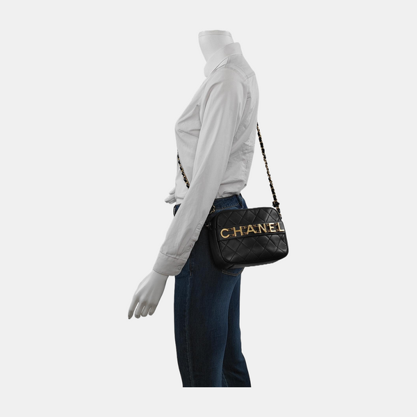 LOGO ENCHAINED FLAP Quilted Calfskin Black