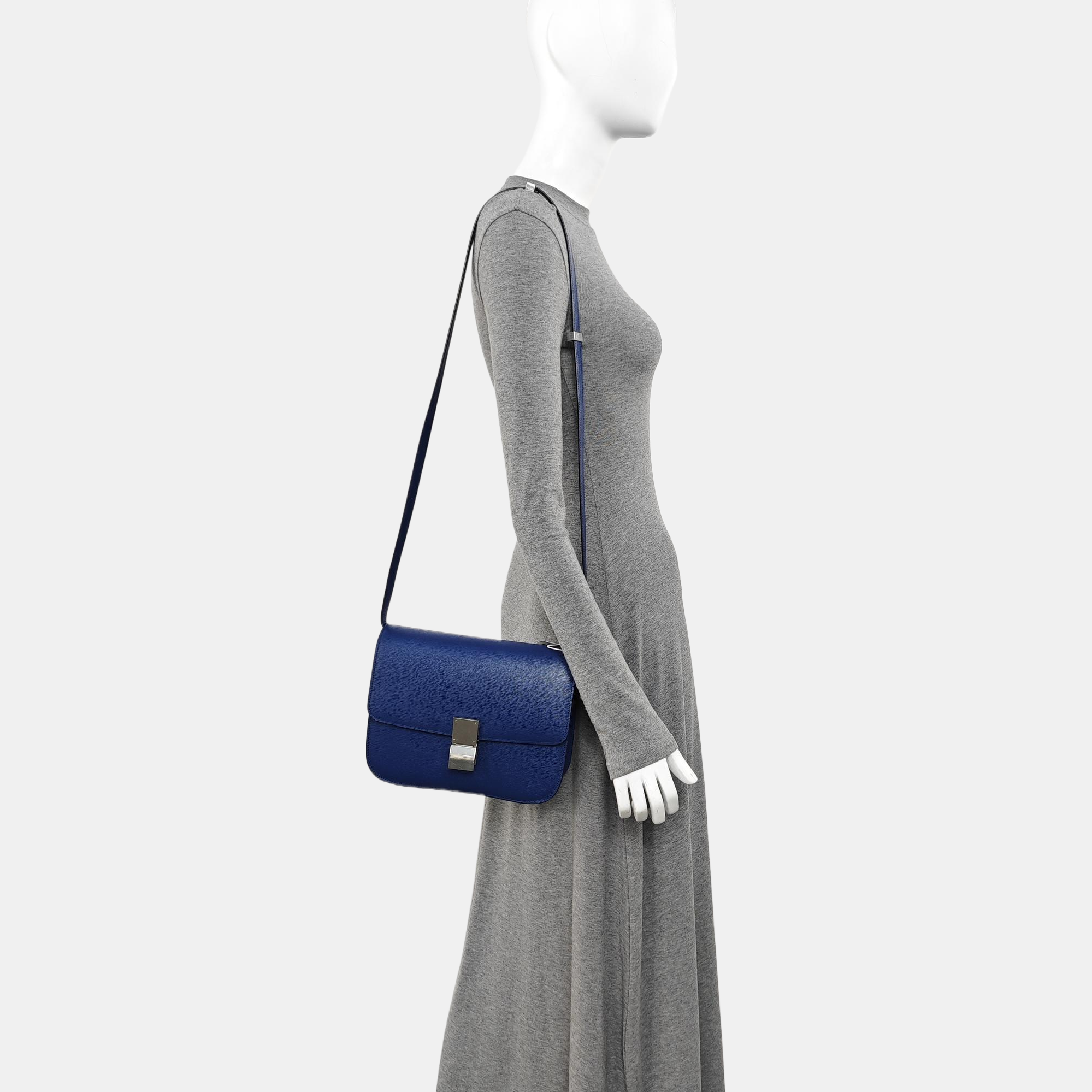 CLASSIC BOX Medium Calfskin Blue