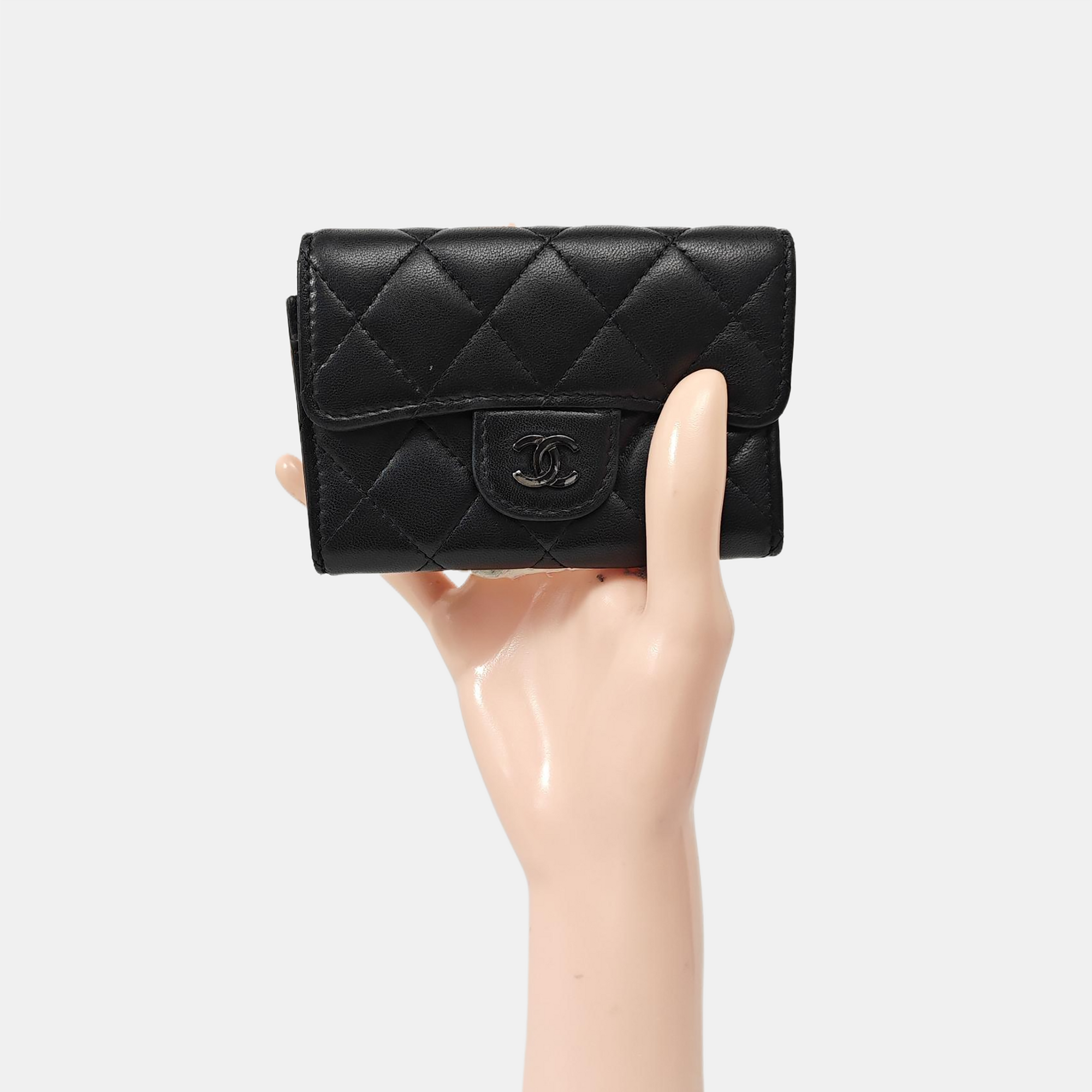 CLASSIC FLAP Quilted Lambskin Black Card Holder