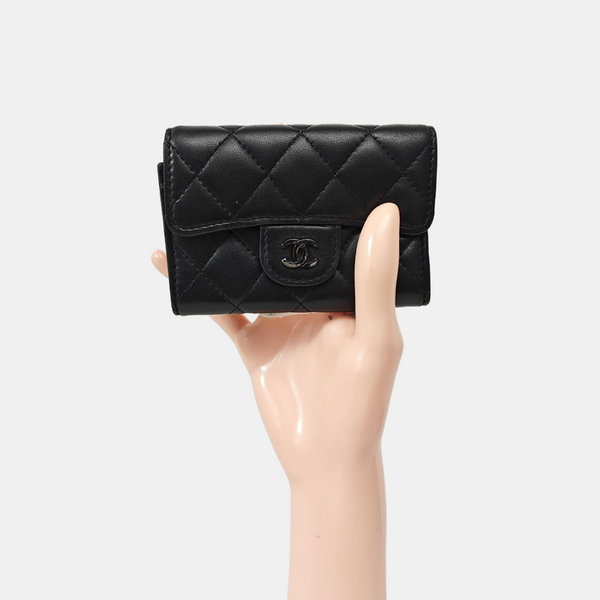 CLASSIC FLAP Quilted Lambskin Black Card Holder